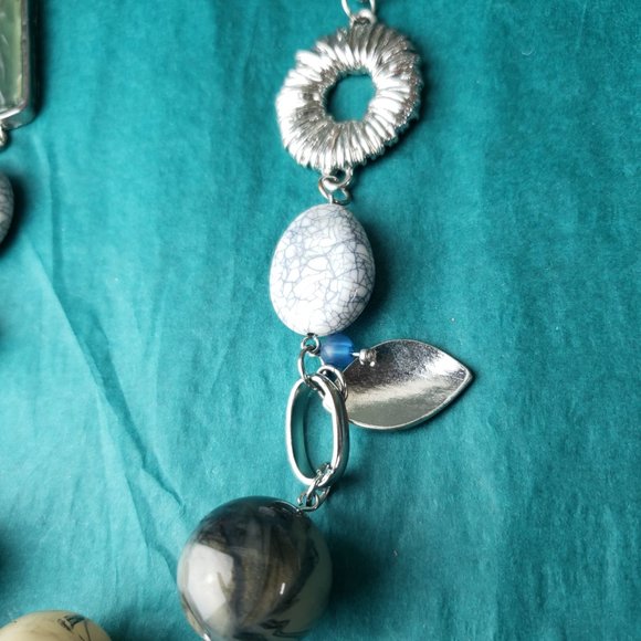 2/15$ Chico's big beads necklace - Picture 3 of 6